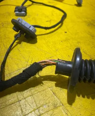 Peugeot 308 SW Rear door wiring loom 