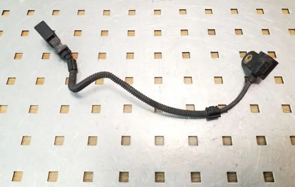 Volkswagen New Beetle Crankshaft position sensor 9805940