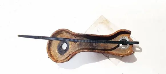 Engine mounting bracket