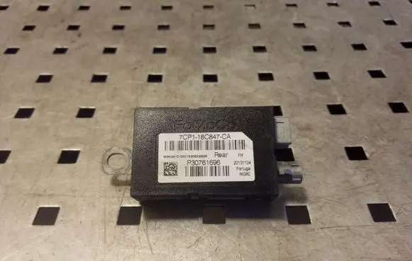 Ford Focus Aerial antenna amplifier 7CP118C847CA P30761696