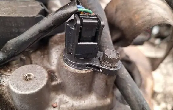 Nissan Juke I F15 Camshaft position sensor 