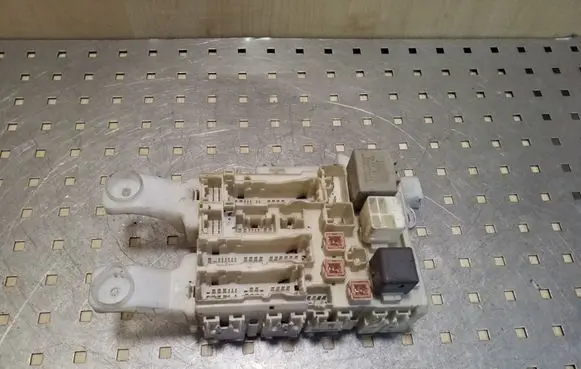 Toyota RAV 4 (XA30) Fuse box set 8273042020