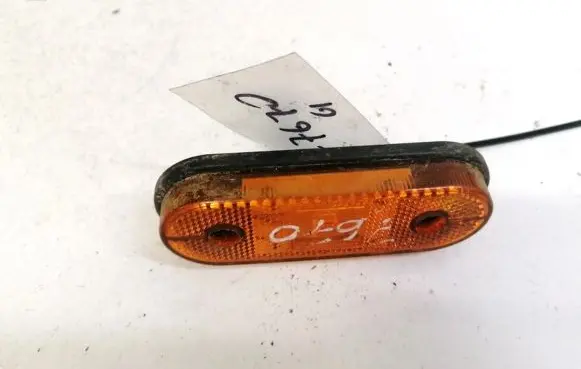 Front fender indicator light