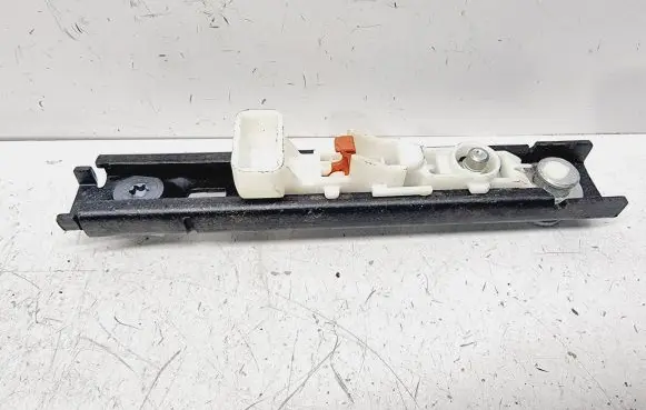 Nissan Qashqai Seat belt height adjuster 87824JD000