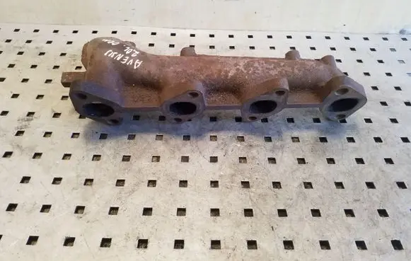 Toyota Avensis T220 Exhaust manifold
