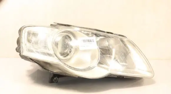Volkswagen PASSAT B6 Headlight/headlamp
