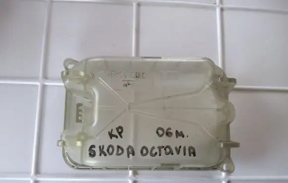 Headlight/headlamp dust cover