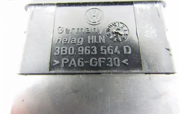 Volkswagen PASSAT B5.5 Seat heating switch 3B0963564D