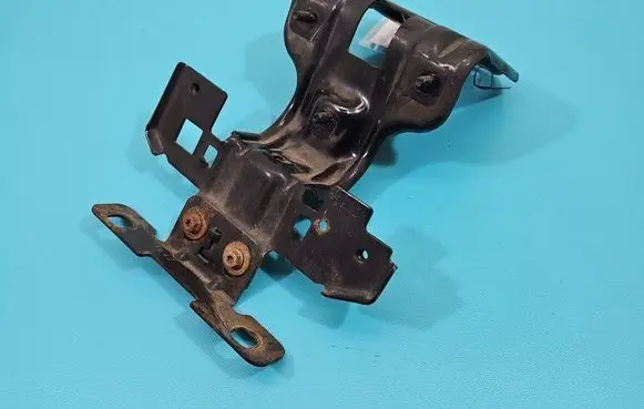 Other engine bay part