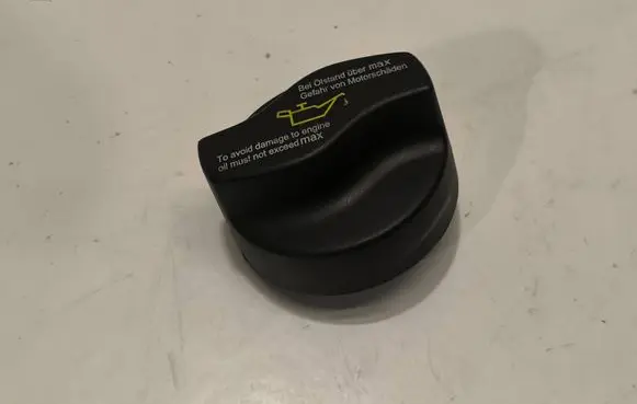 Mercedes-Benz C W204 Oil filler cap A0000100385