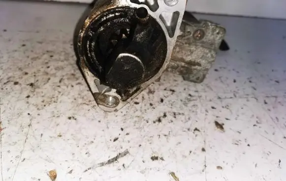 Suzuki Grand Vitara I Starter motor M000T85681 8401