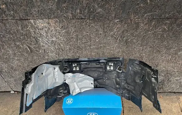 Mercedes-Benz E W238 Engine cover (trim) 