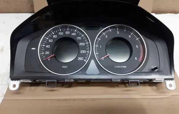 Volvo V60 Speedometer (instrument cluster) 31327581AA