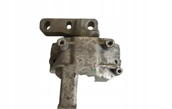 Volkswagen Tiguan Engine mount bracket 5N0199262L