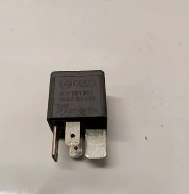 Volkswagen PASSAT B5.5 Other relay 8D0951253 8D0951253A