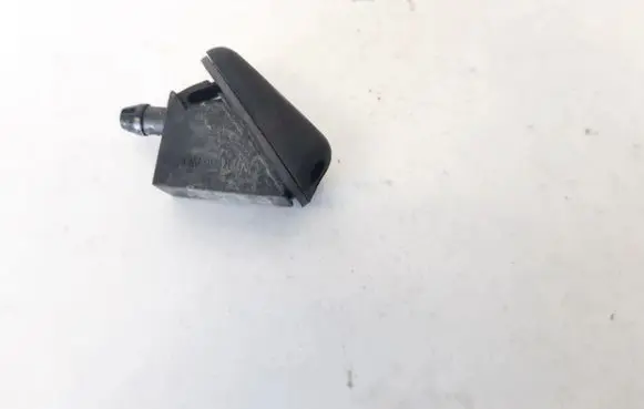 Windshield washer spray nozzle