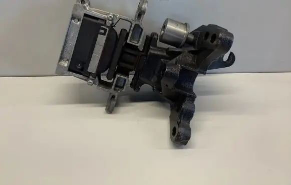 Land Rover Evoque II Engine mount bracket L8D26P096AA