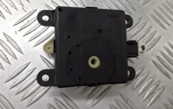 Nissan Primera A/C air flow flap actuator/motor 3T050