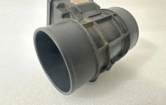 Mazda 626 Mass air flow meter E5T51071 B577