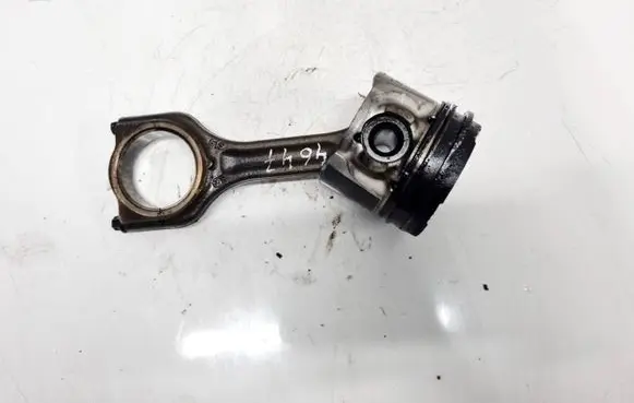 Mazda 3 I Piston with connecting rod