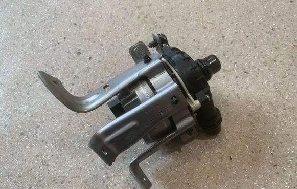 BMW 4 G22 G23 G24 G26 Electric auxiliary coolant/water pump 5A30244