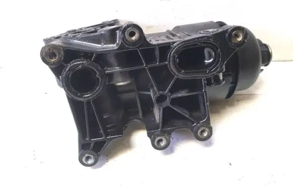 KIA Sorento Oil filter mounting bracket