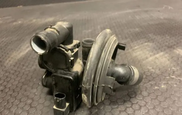 Mercedes-Benz E W211 Coolant heater control valve A2118320684