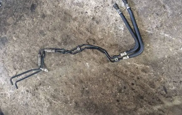 Gearbox oil cooler pipe/hose