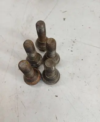 Volvo XC90 Nuts/bolts 