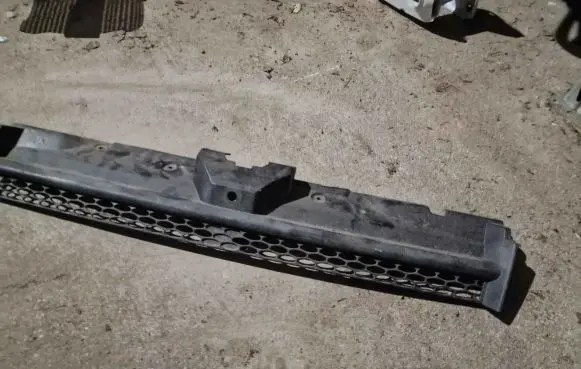 Ford Connect Front bumper upper radiator grill 3T168350ABW