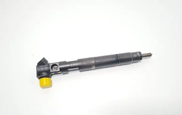 Mercedes-Benz E W212 Fuel injector A6510702887 28348370