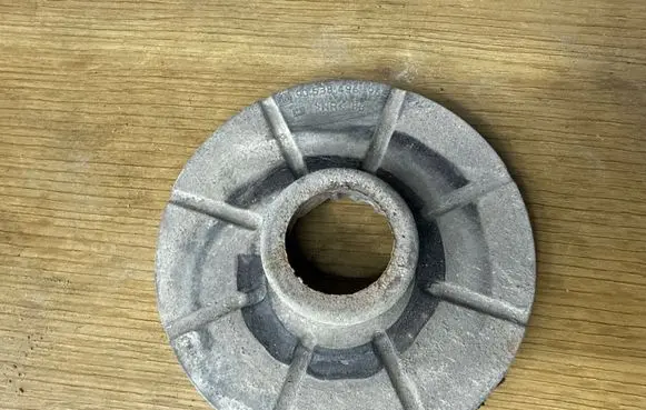 Opel Insignia A Rear coil spring rubber mount 90538496