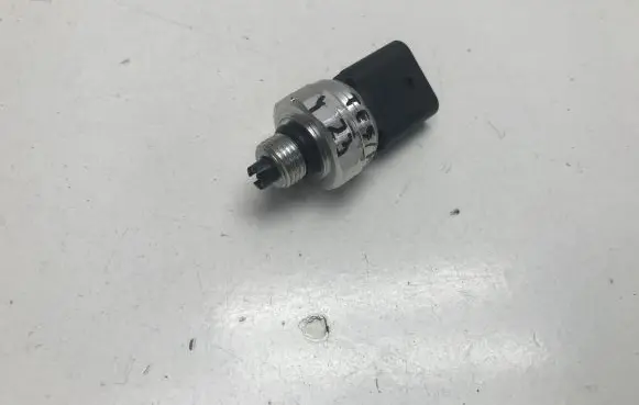 Tesla Model Y Air conditioning (A/C) pressure sensor 158161000B