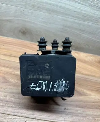 Skoda Octavia Mk3 (5E) ABS Pump 1K0907379AC 10096003593 00005305H0