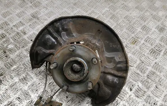 Toyota Corolla Verso AR10 Front wheel hub