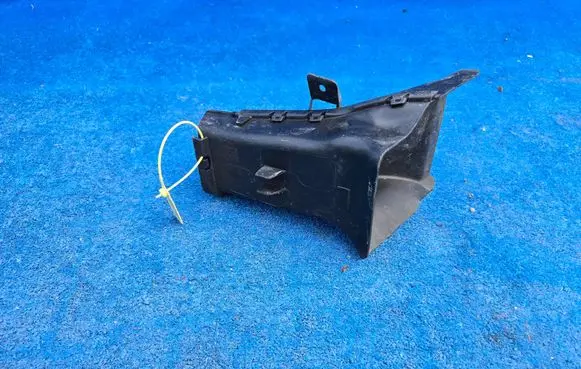 BMW 3 G20 G21 Intercooler air guide/duct channel 7422277