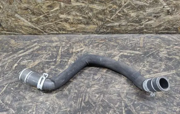 Coolant pipe/hose