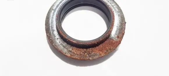 Volkswagen Jetta VI Coil spring mount 