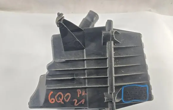 Volkswagen Polo IV 9N3 Air filter box 6Q0129601AJ 6Q0129607AJ