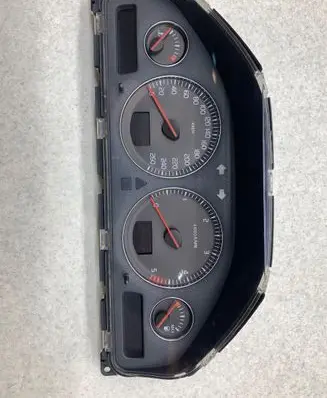 Volvo V70 Speedometer (instrument cluster) 30682277 69594220T 8602885