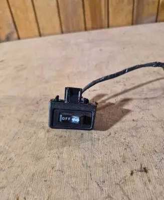 Mazda 323 Tailgate opening switch 8F25