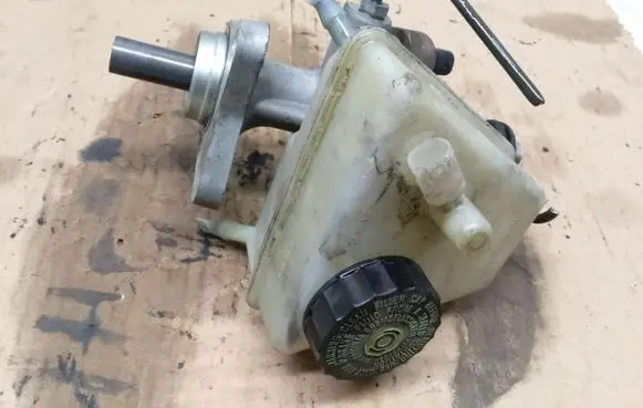 Mercedes-Benz C W203 Master brake cylinder A2034300002