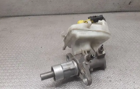 Master brake cylinder