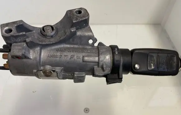 Volkswagen PASSAT B5.5 Ignition lock 4B0905851M