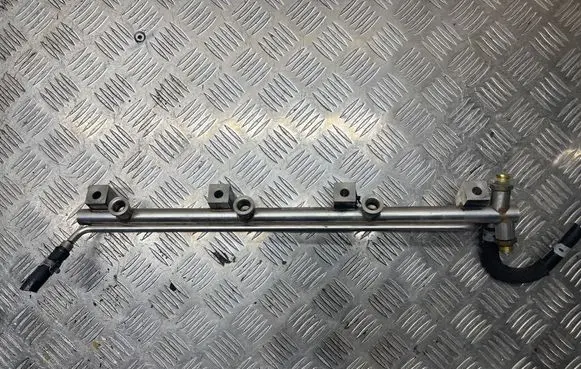 Volkswagen PASSAT CC Fuel main line pipe 03H133316M