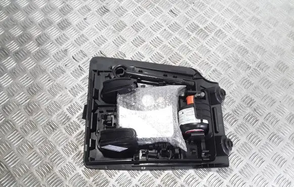 Renault Twingo III Tool set 745L67567R 511128