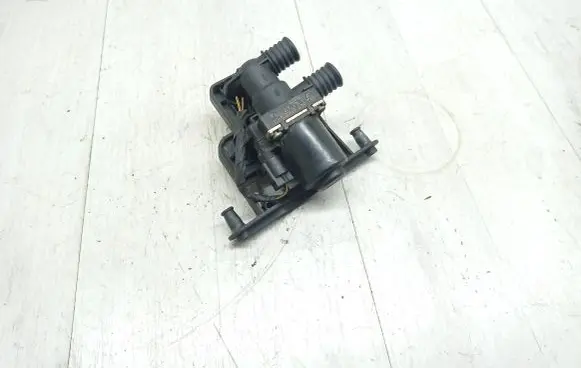 BMW 5 E60 E61 Coolant heater control valve 1147412 051202 1147412174
