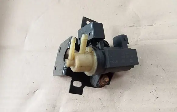 Opel Zafira B Turbo solenoid valve 55566898