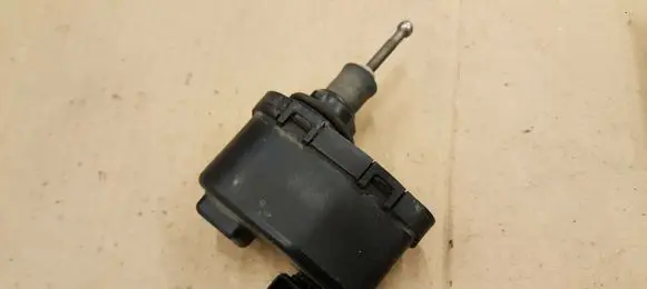 Volkswagen Golf I Headlight level adjustment motor 165941295