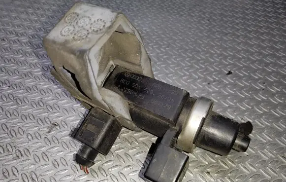 Skoda Superb B5 (3U) Turbo solenoid valve 8E0906628